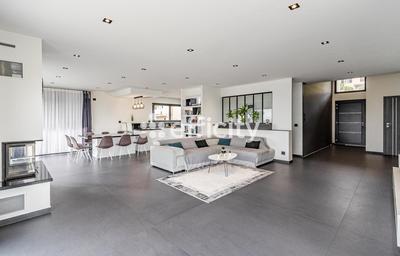 Pavillon - 200 m² - 6 pièces