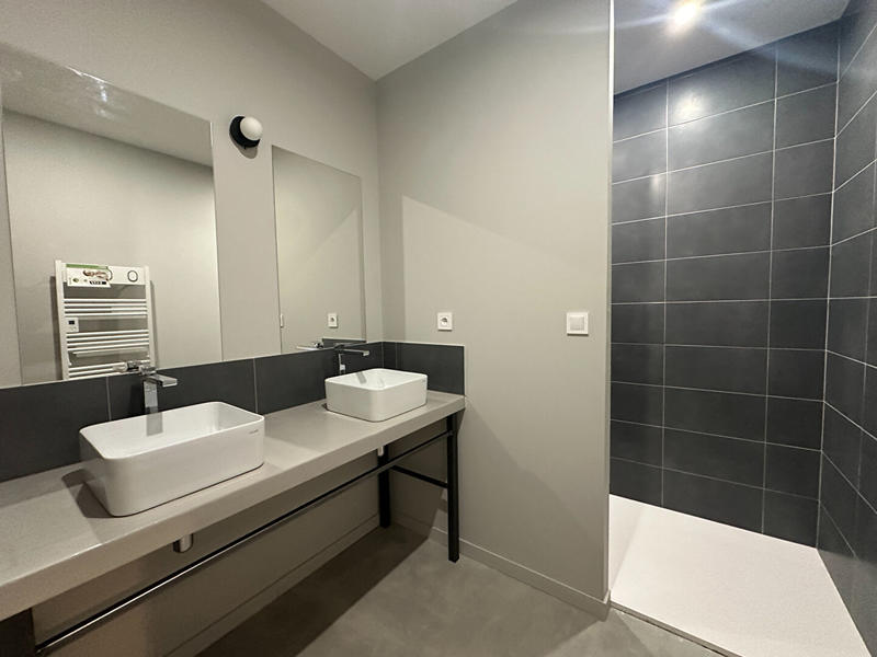 Maison - 327 m² - 13 pièces