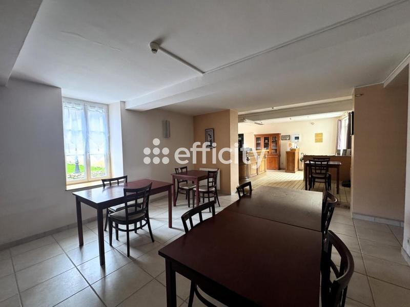 Maison - 355 m² - 13 pièces