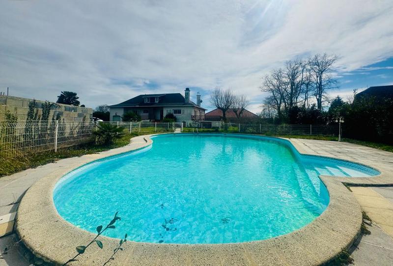 Maison - 233 m² - 6 pièces