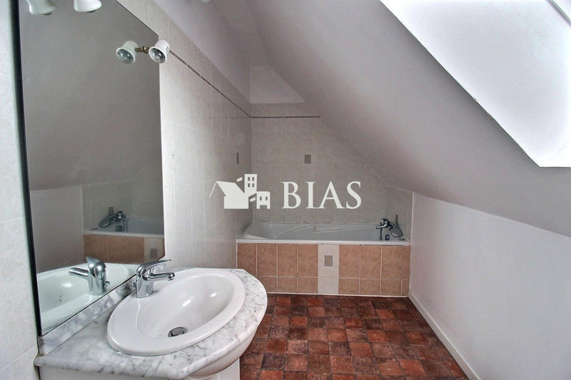 Maison traditionnelle - 119 m² - 6 pièces