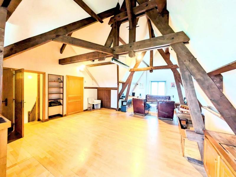 Maison - 205 m² - 7 pièces