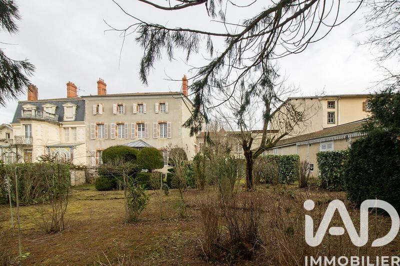 Maison - 345 m² - 11 pièces