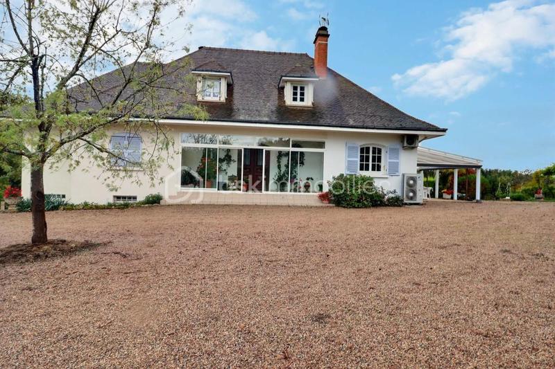 Maison traditionnelle - 187 m² - 7 pièces