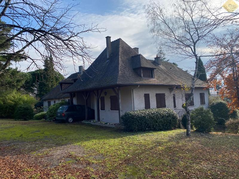 Maison - 346 m² - 9 pièces