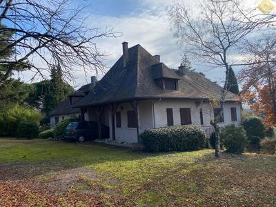 Maison - 346 m² - 9 pièces