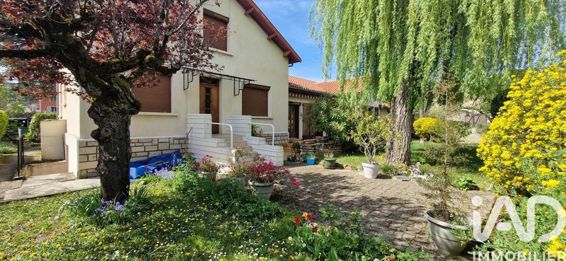 Maison - 185 m² - 8 pièces