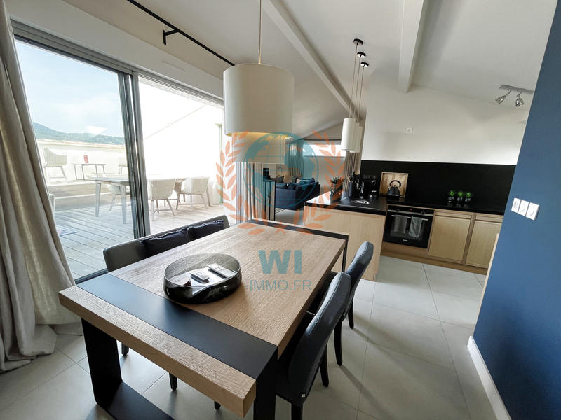 Appartement - 90 m² - 3 pièces