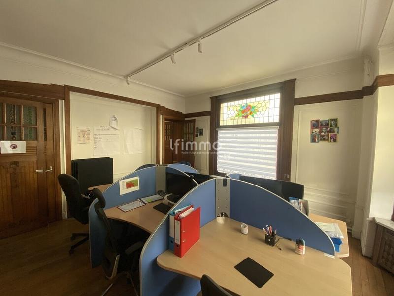 Maison - 239 m² - 12 pièces