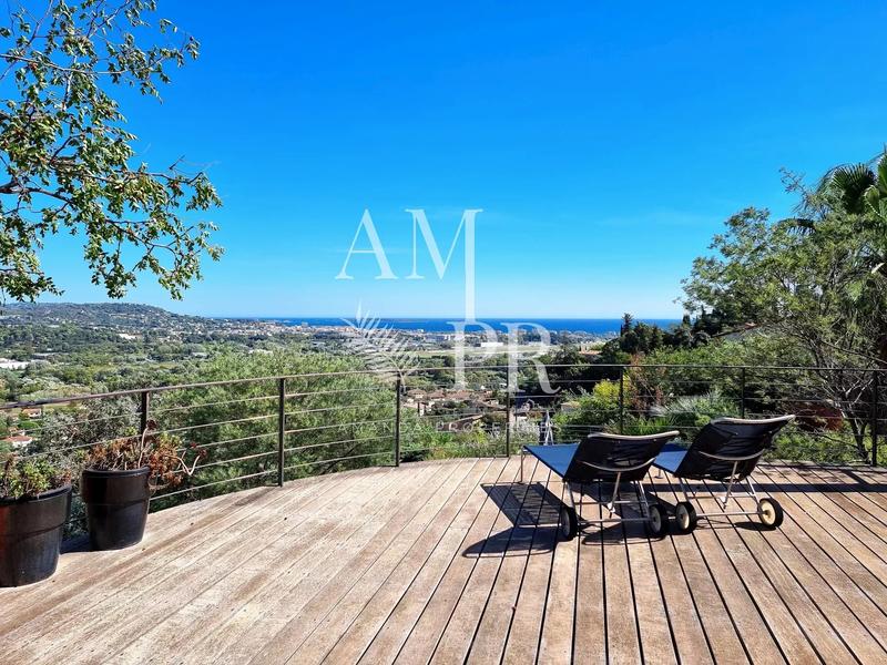 Villa - 301 m² - 8 pièces