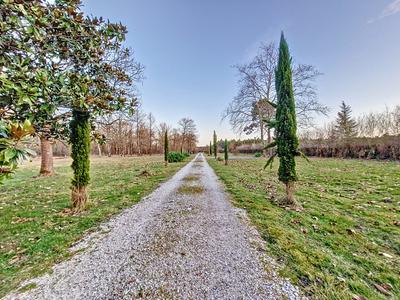 Maison - 246 m² - 10 pièces