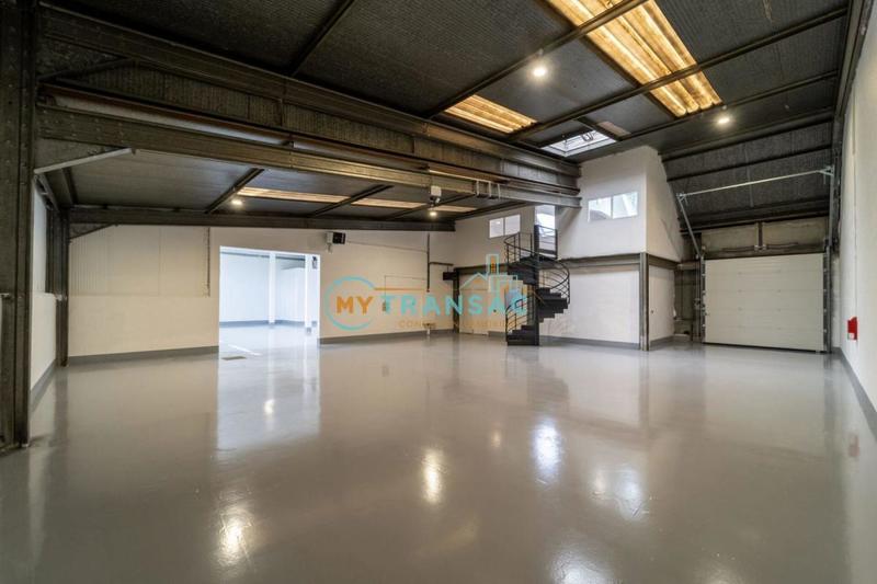 Local d'activité / Entrepôt - 220 m²