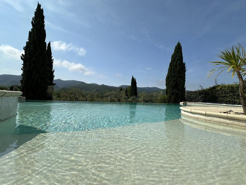 Villa - 212 m² - 6 pièces