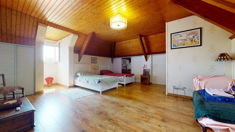 Maison traditionnelle - 177 m² - 6 pièces