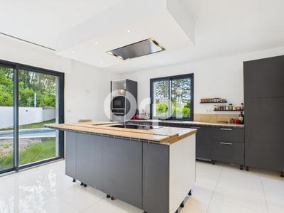 Maison - 204 m² - 6 pièces