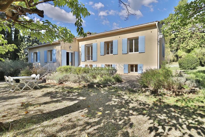 Maison - 365 m² - 11 pièces