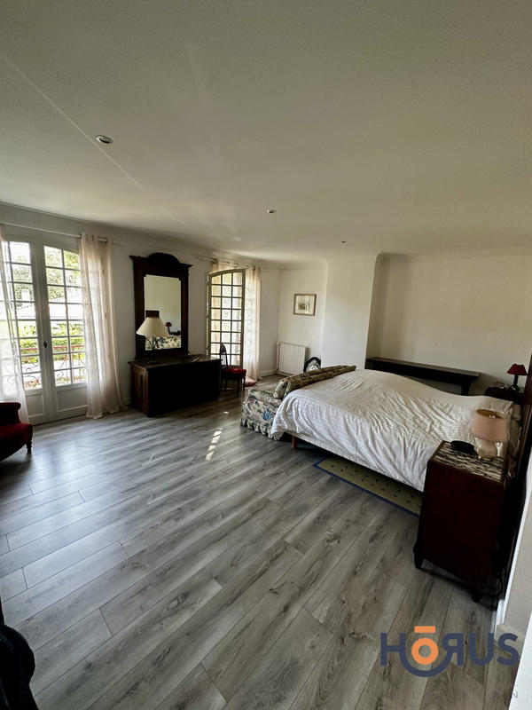 Viager - Villa - 336 m² - 8 pièces