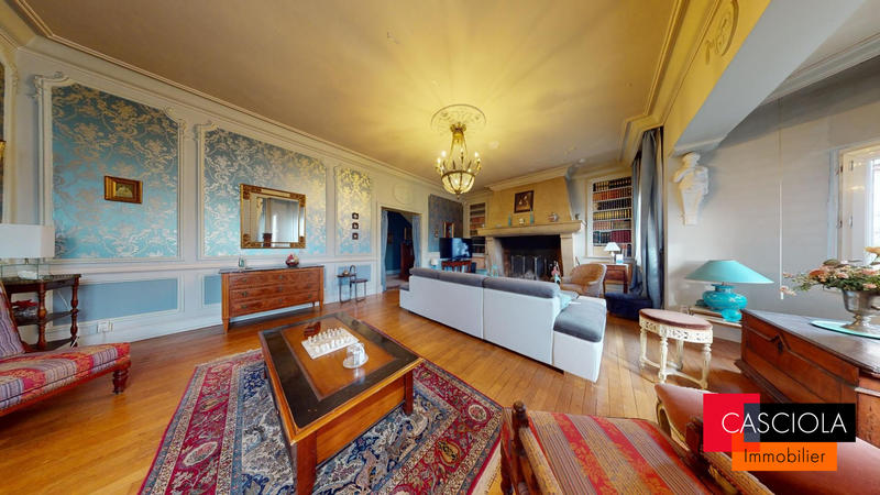 Maison - 259 m² - 9 pièces