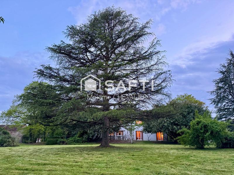 Maison - 250 m² - 8 pièces