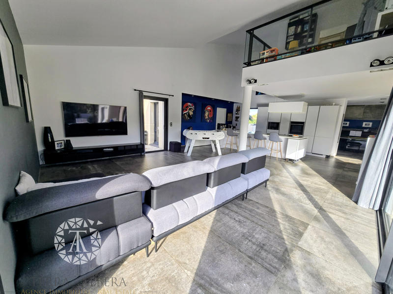 Villa - 209 m² - 7 pièces