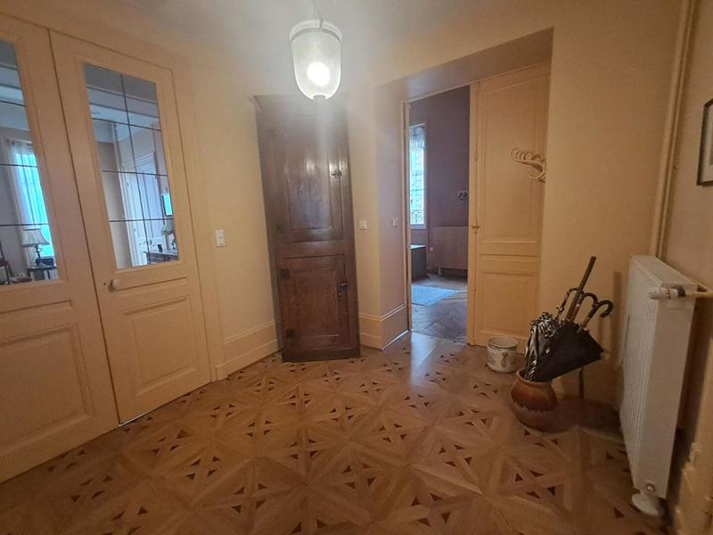 Appartement - 169 m² - 6 pièces