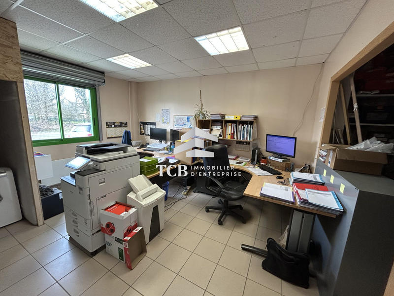 Local d'activités - 322 m²