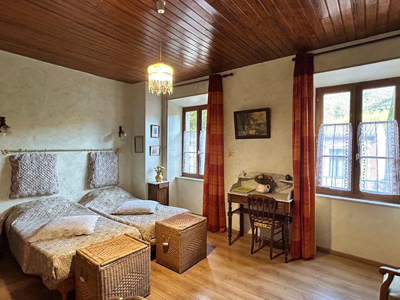 Maison - 200 m² - 6 pièces