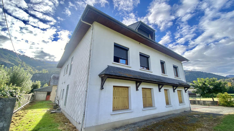 Maison - 265 m² - 11 pièces