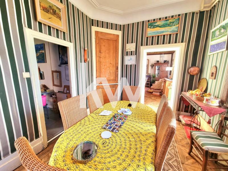 Maison - 280 m² - 11 pièces