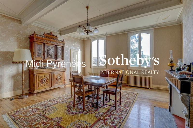 Maison - 232 m² - 6 pièces