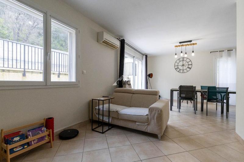 Villa - 100 m² - 5 pièces