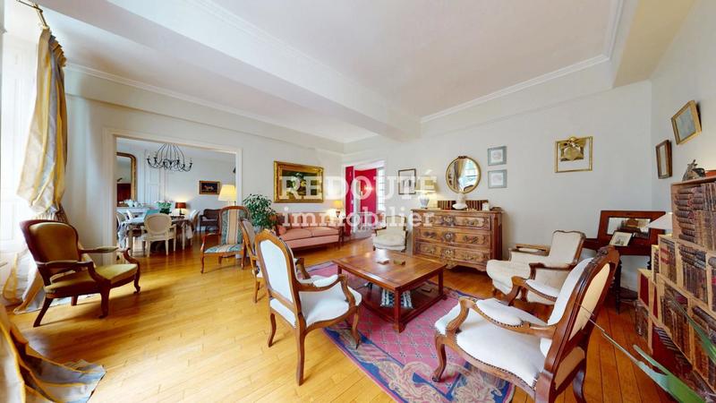 Propriété - 290 m² - 9 pièces