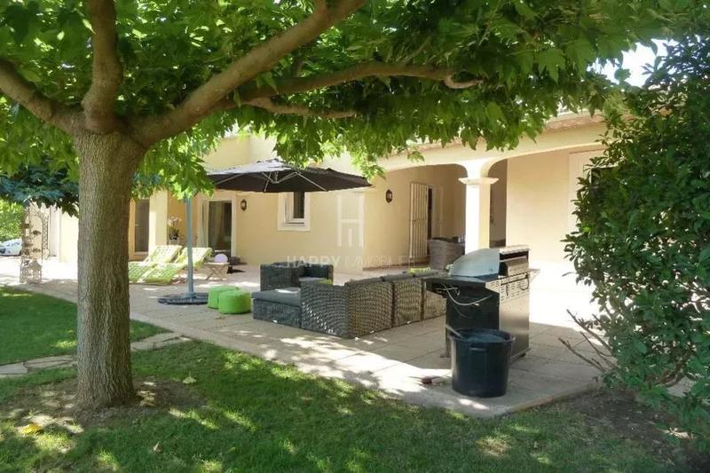 Propriété - 180 m² - 6 pièces