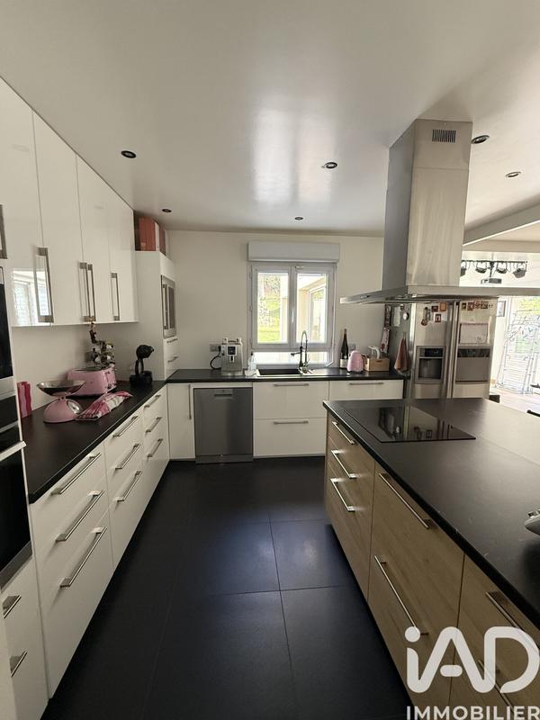 Maison - 180 m² - 8 pièces