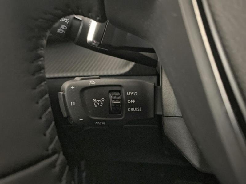 Peugeot 2008 II Hybrid 145 e-Dcs6 Allure