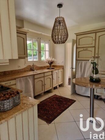 Maison - 270 m² - 9 pièces