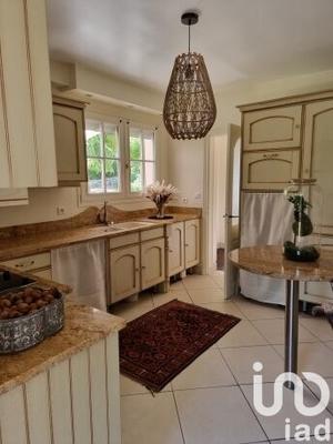 Maison - 270 m² - 9 pièces