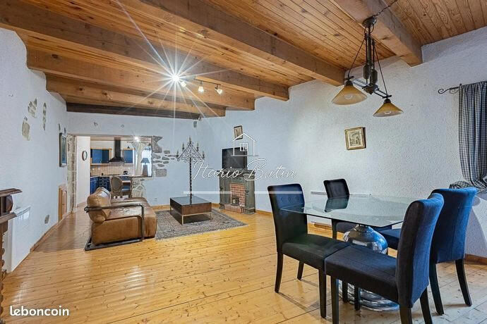 Maison - 238 m² - 9 pièces