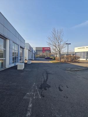 Local d'activités - 284 m²