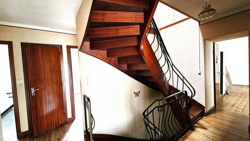 Maison - 204 m² - 10 pièces