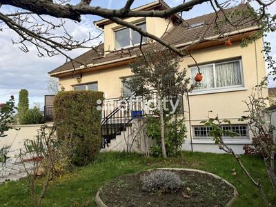 Pavillon - 132 m² - 8 pièces