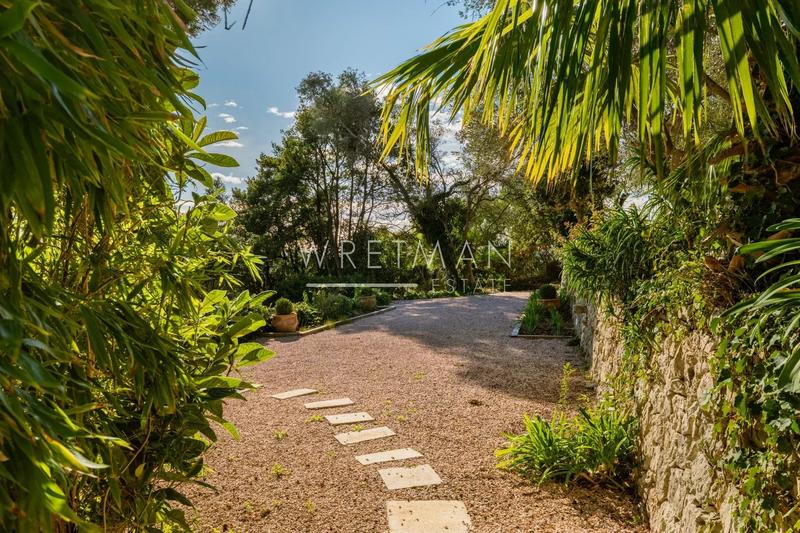 Villa - 407 m² - 11 pièces