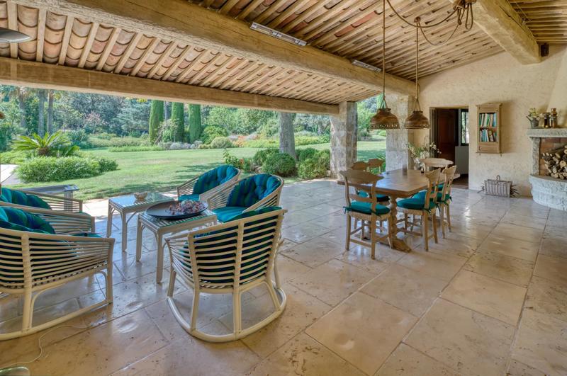 Villa - 460 m² - 9 pièces