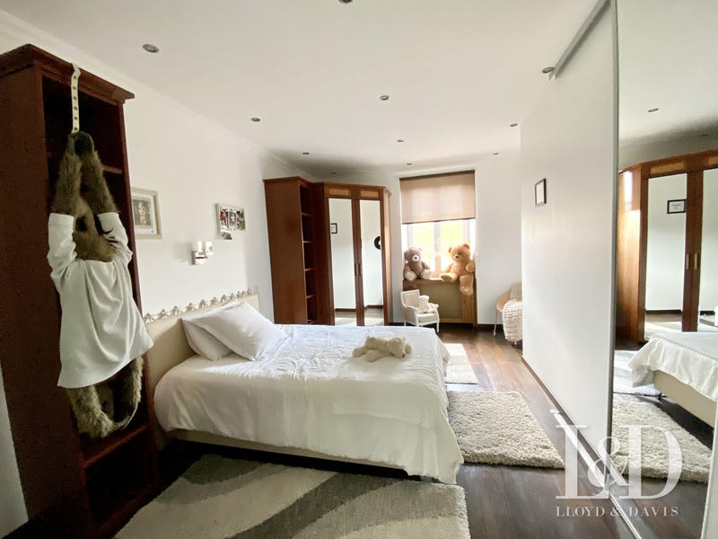 Maison - 340 m² - 10 pièces