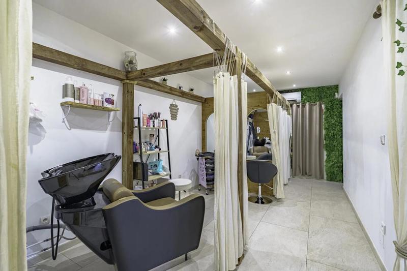 Maison - 340 m² - 11 pièces