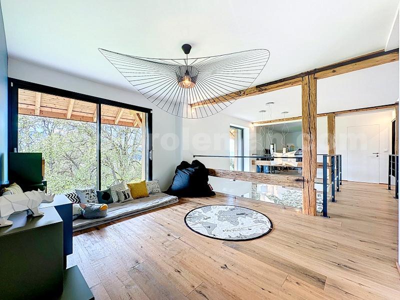 Maison - 486 m² - 8 pièces