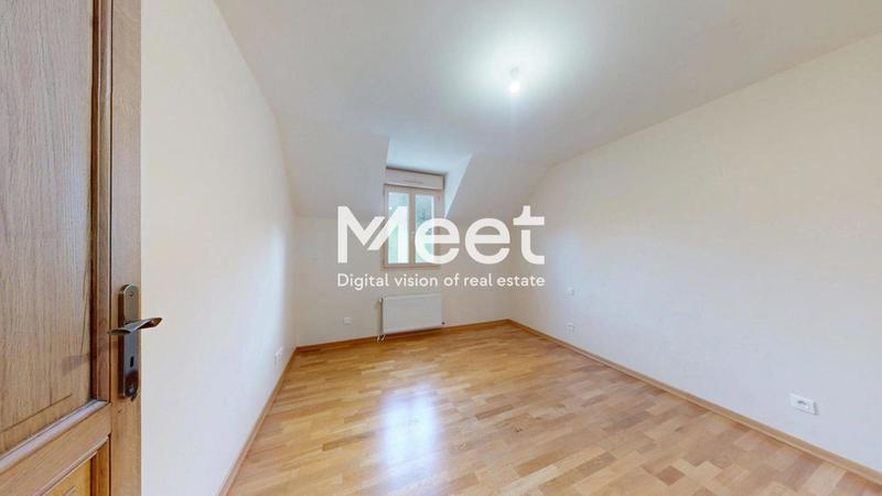 Maison - 220 m² - 6 pièces