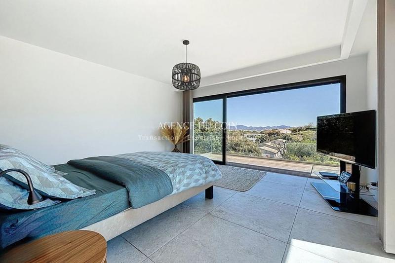 Maison traditionnelle - 280 m² - 6 pièces