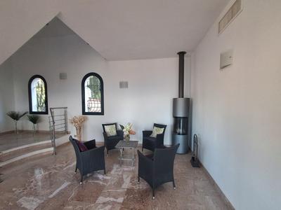 Maison - 300 m² - 5 pièces