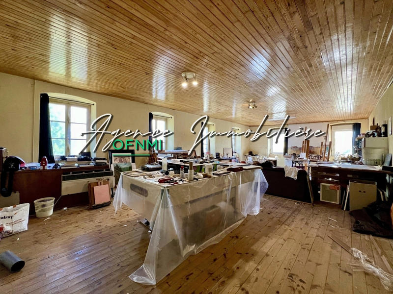 Maison - 846 m² - 26 pièces